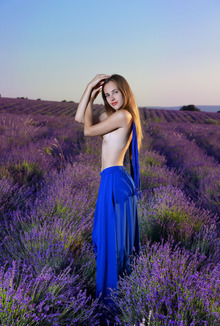 Hailey Expose Her Shaved Pussy At Sunset