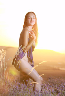 Hailey Expose Her Shaved Pussy At Sunset