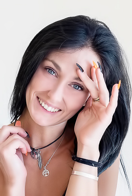 Delfina Gives To Show Her Private Area Of Vagina