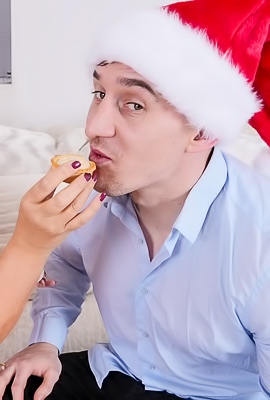 Cassandra UKs Naughty Christmas Gift: Challenge Accepted With Her Plump And Milfy Curve