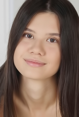 Breathless Evelin Elle Masturbates on a Chair, Barefoot Ease and Soaked Delight