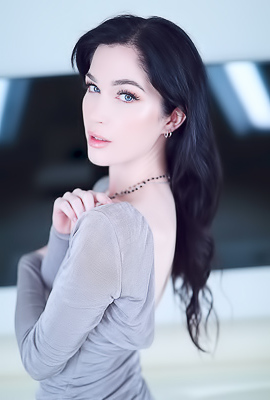 Stunning Beauty Evelyn
