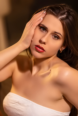 Amber Slassh Voluptuous Hungarian Brunette Is Soon Naked